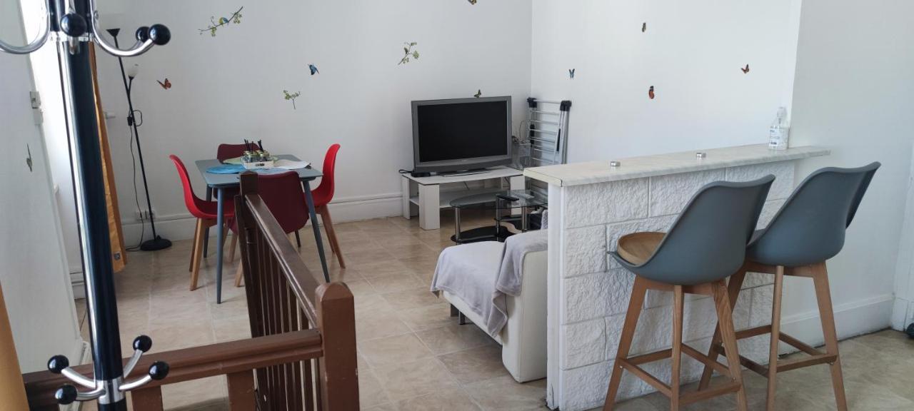 Appartement Duplex F2 Tout Confort Proche Centre Ville Avec Parking Gratuit Montluçon Eksteriør billede