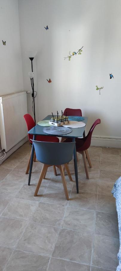 Appartement Duplex F2 Tout Confort Proche Centre Ville Avec Parking Gratuit Montluçon Eksteriør billede